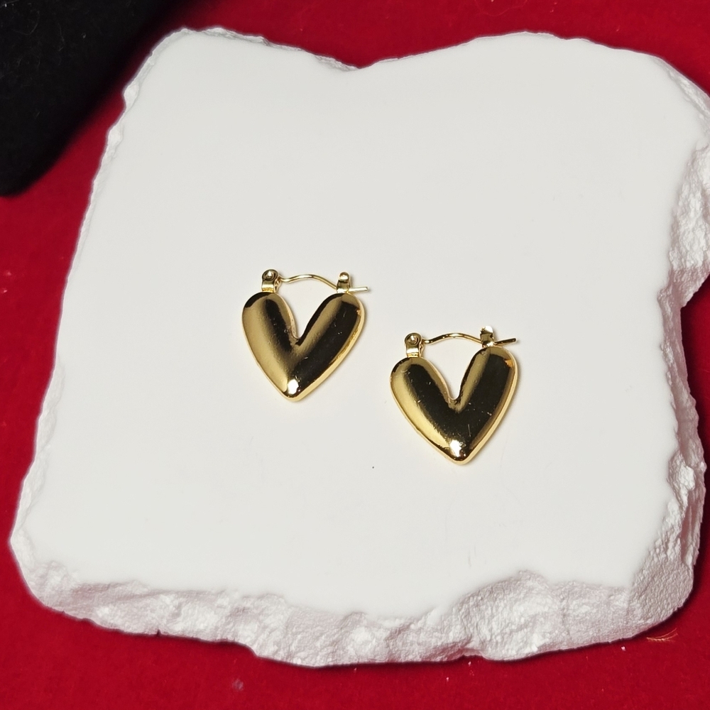 Gold Puffy Heart Hoop Earrings Stainless Steel Huggie Dainty It Girl Minimalist - Picture 5 of 5